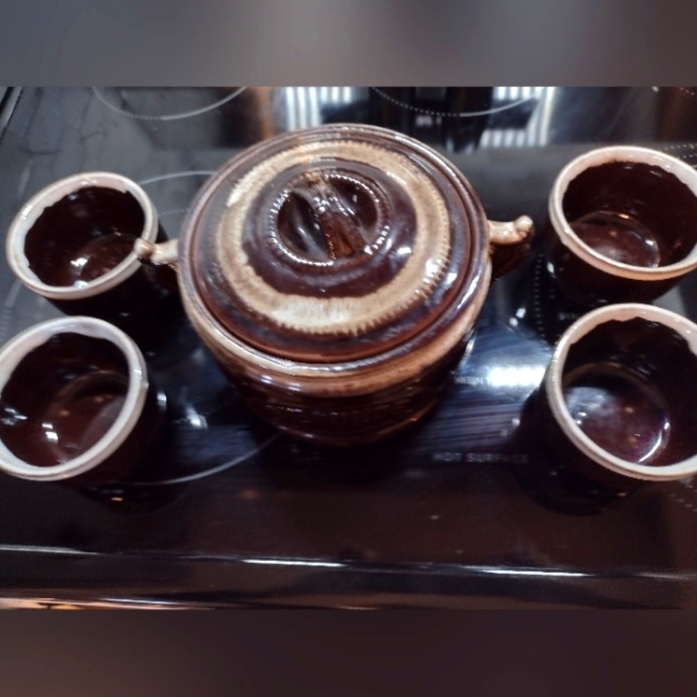 Vintage Ye Olde Bean Pot With 4 Serving Bowls